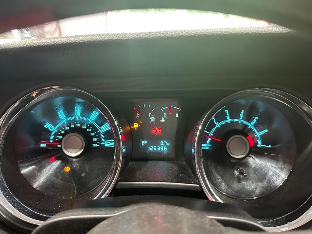 Ford Mustang Vehicle Full-screen Gallery Image 22