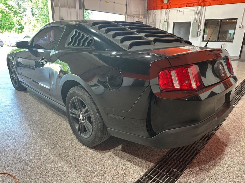 2010 Ford Mustang V6 photo 5