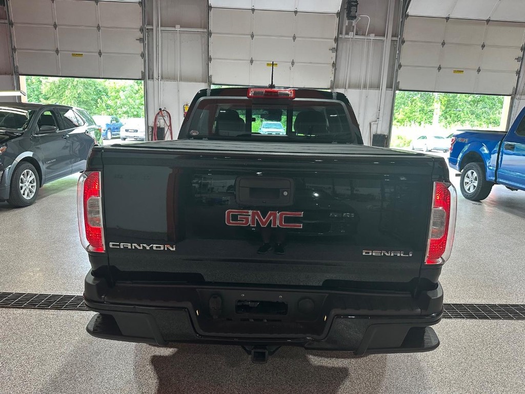 GMC Canyon Vehicle Full-screen Gallery Image 6
