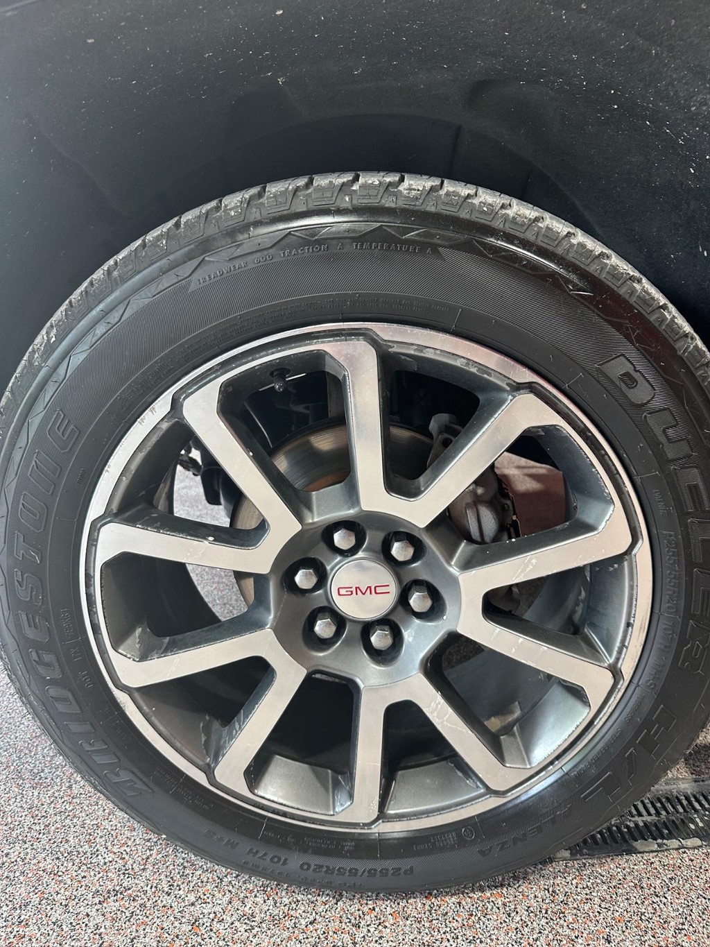 GMC Canyon Vehicle Full-screen Gallery Image 7