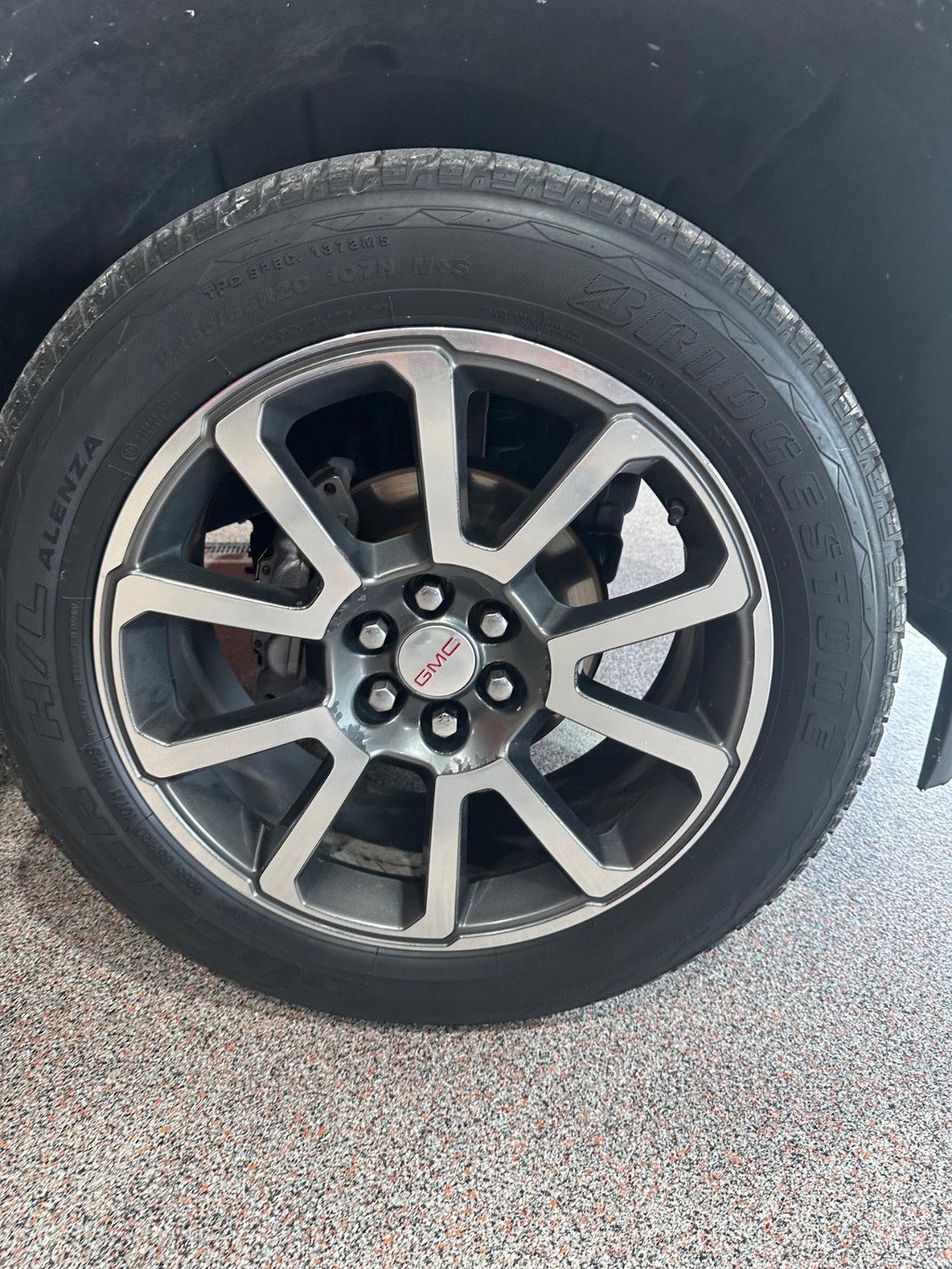 GMC Canyon Vehicle Full-screen Gallery Image 18