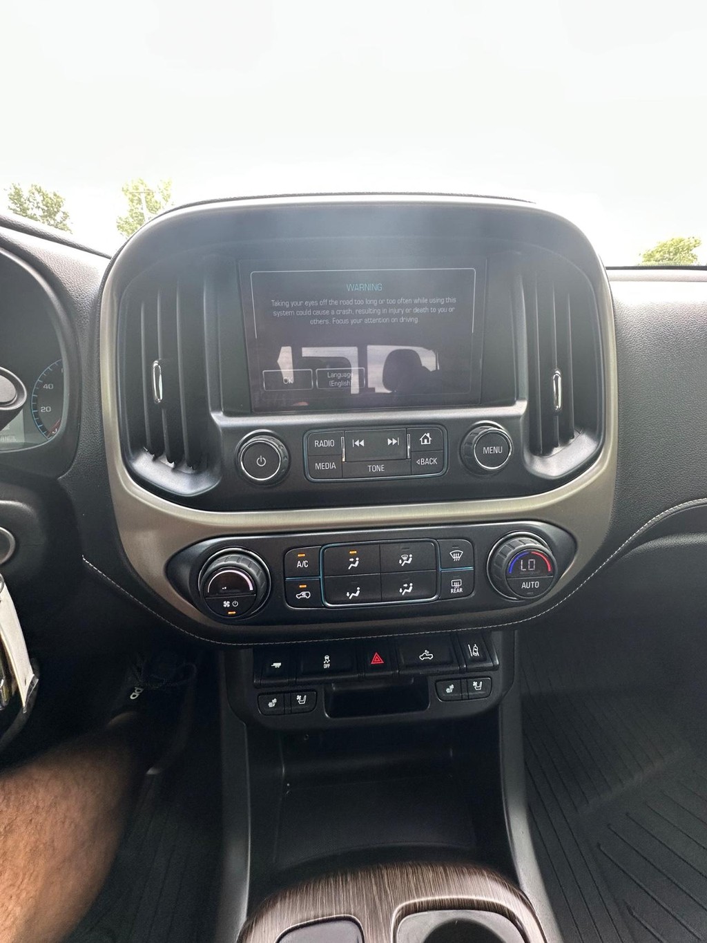 GMC Canyon Vehicle Full-screen Gallery Image 20