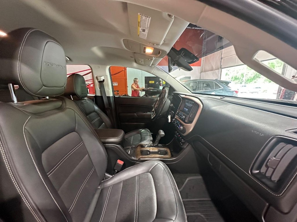 GMC Canyon Vehicle Full-screen Gallery Image 21