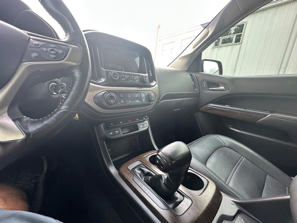 GMC Canyon Vehicle Full-screen Gallery Image 24