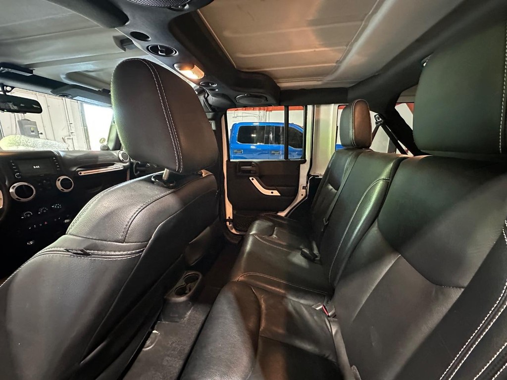 Jeep Wrangler Unlimited Vehicle Full-screen Gallery Image 11