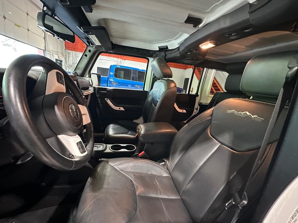 Jeep Wrangler Unlimited Vehicle Full-screen Gallery Image 14