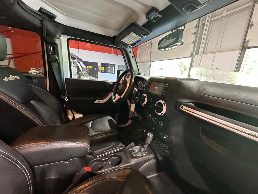 Jeep Wrangler Unlimited Vehicle Full-screen Gallery Image 21