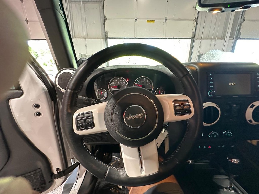 Jeep Wrangler Unlimited Vehicle Full-screen Gallery Image 26