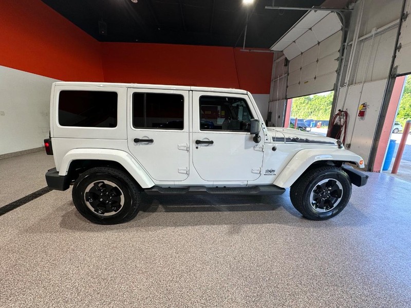2014 Jeep Wrangler Unlimited photo 2
