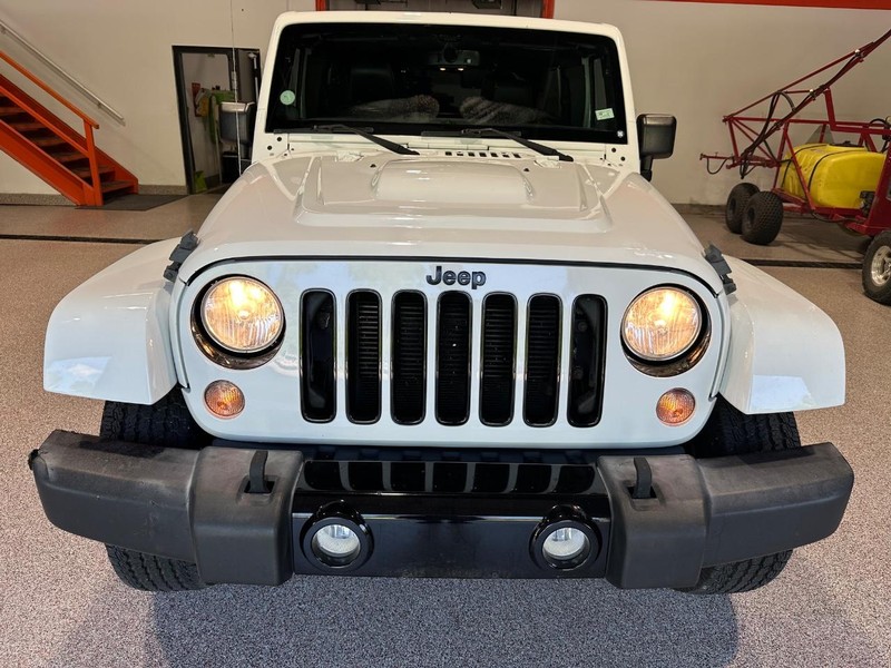 Jeep Wrangler Unlimited Vehicle Full-screen Gallery Image 8