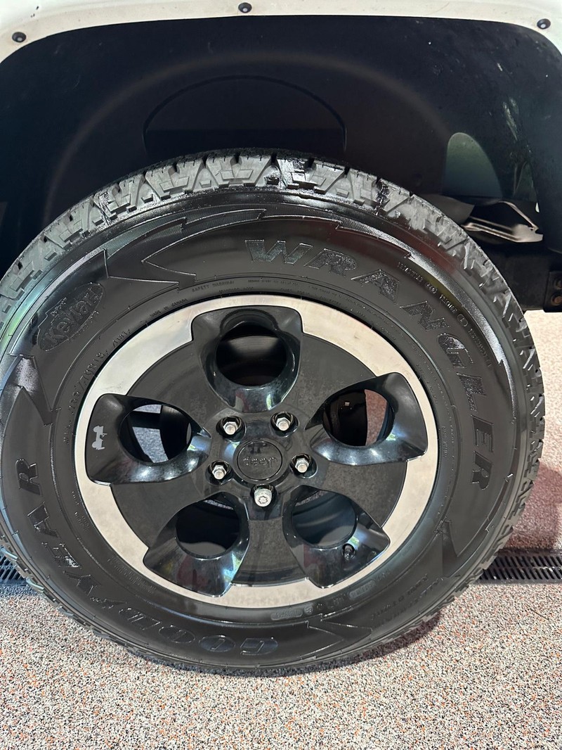 Jeep Wrangler Unlimited Vehicle Full-screen Gallery Image 12