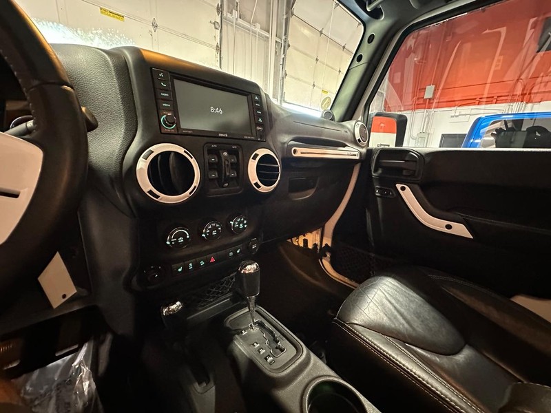 Jeep Wrangler Unlimited Vehicle Full-screen Gallery Image 22