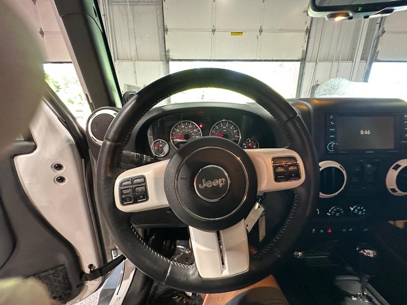 Jeep Wrangler Unlimited Vehicle Full-screen Gallery Image 26