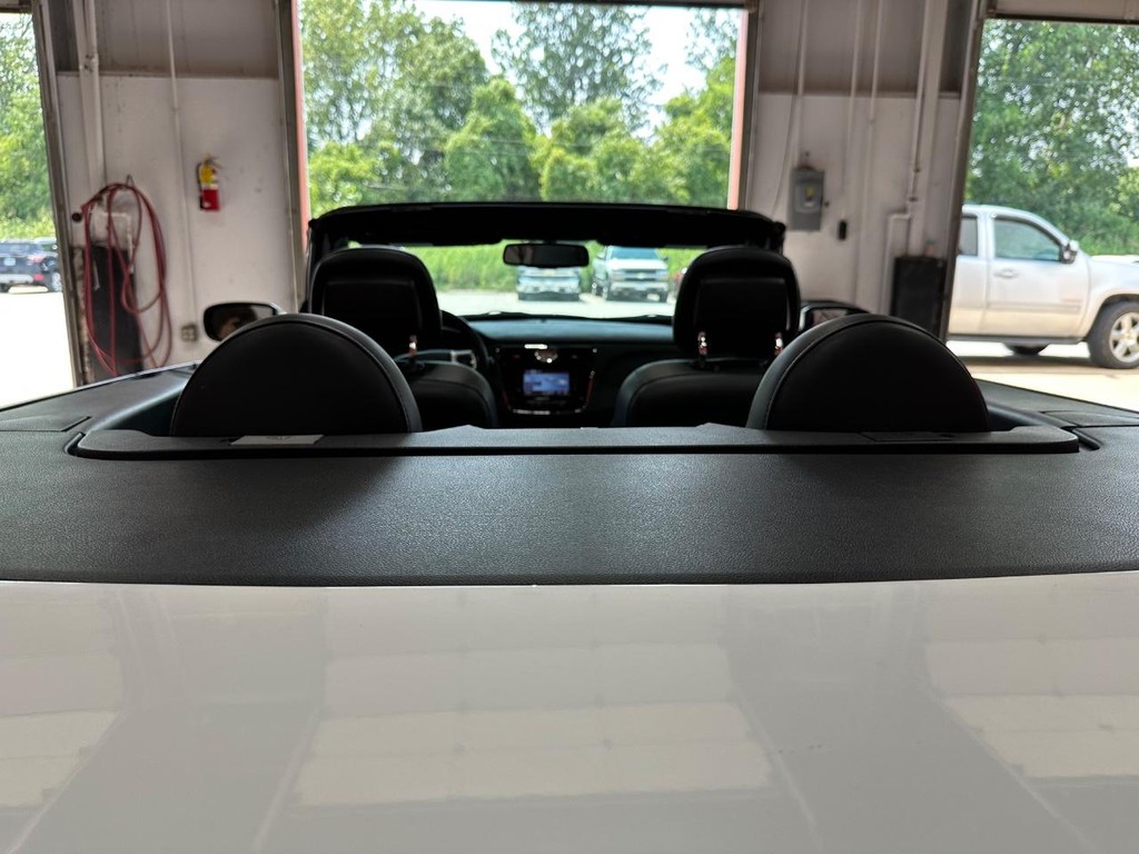 Chrysler 200 Vehicle Full-screen Gallery Image 15