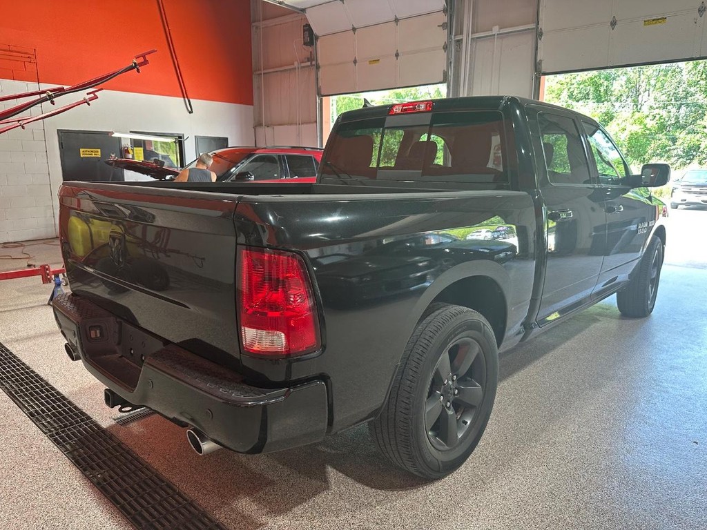 Ram 1500 Vehicle Full-screen Gallery Image 3