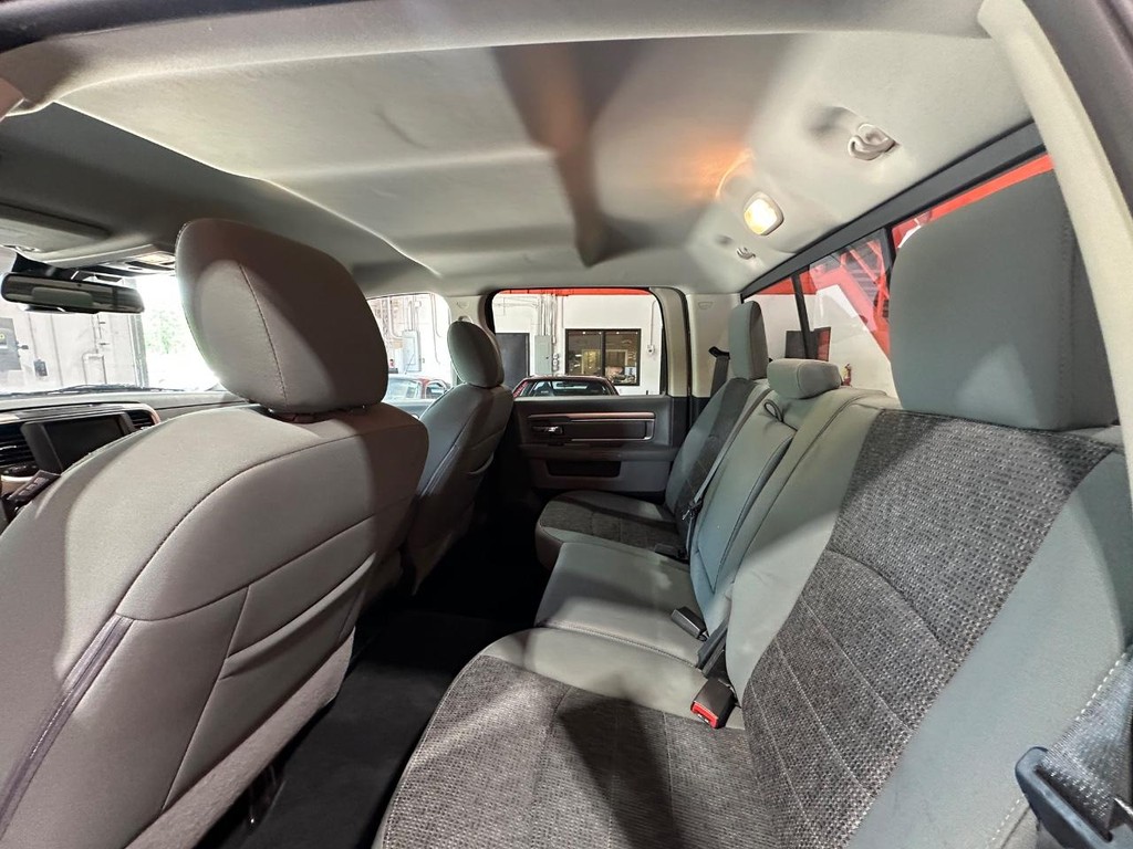 Ram 1500 Vehicle Full-screen Gallery Image 11