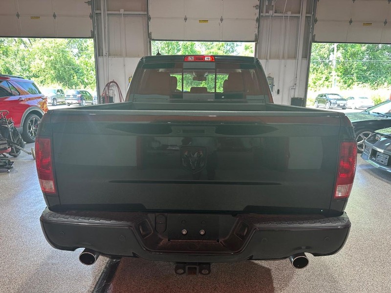 Ram 1500 Vehicle Full-screen Gallery Image 2