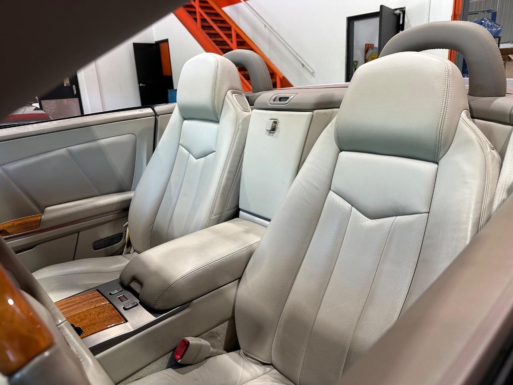 Cadillac XLR Vehicle Full-screen Gallery Image 13