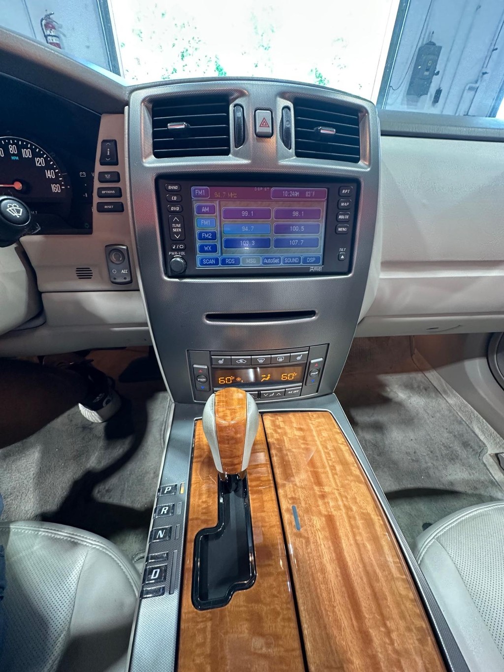 Cadillac XLR Vehicle Full-screen Gallery Image 17