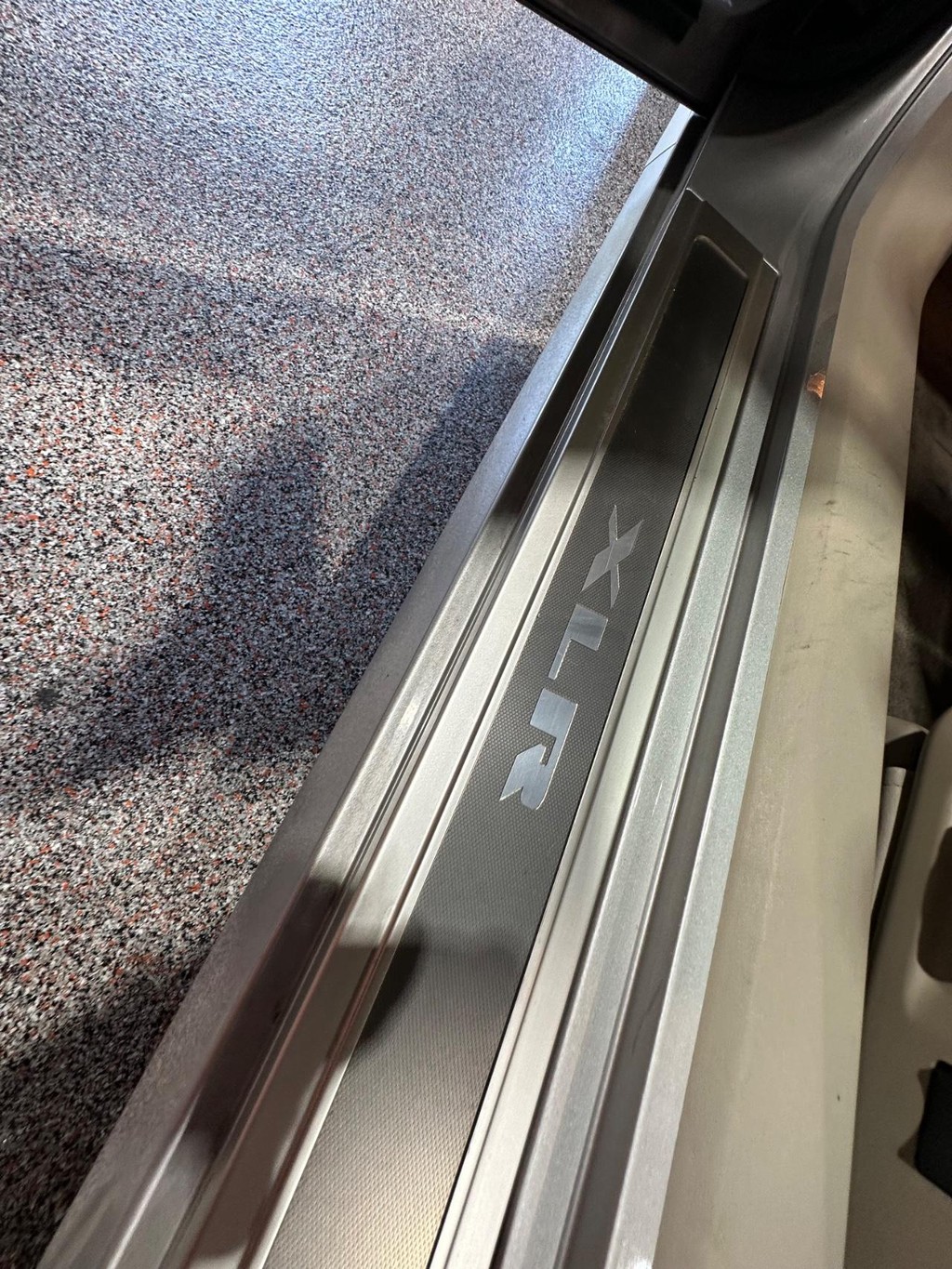 Cadillac XLR Vehicle Full-screen Gallery Image 22