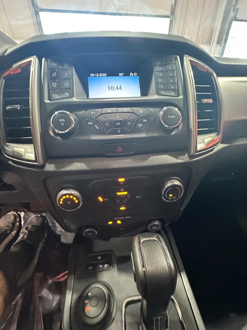 Ford Ranger Vehicle Full-screen Gallery Image 19