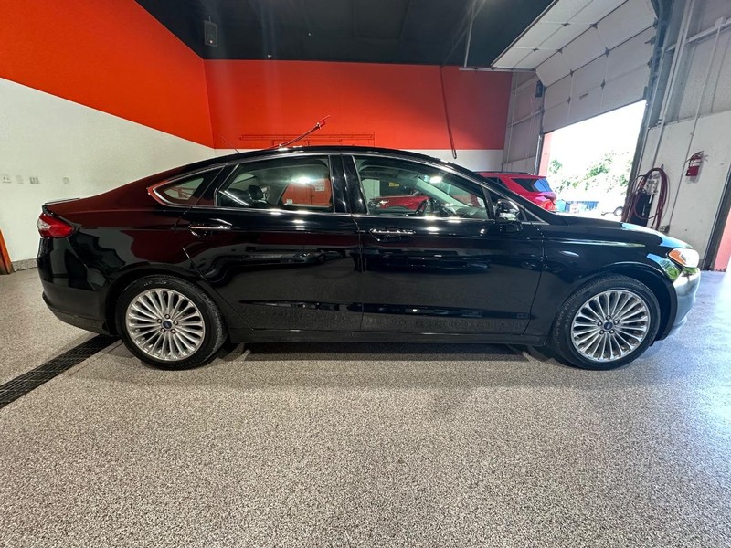 2016 Ford Fusion Titanium photo 2