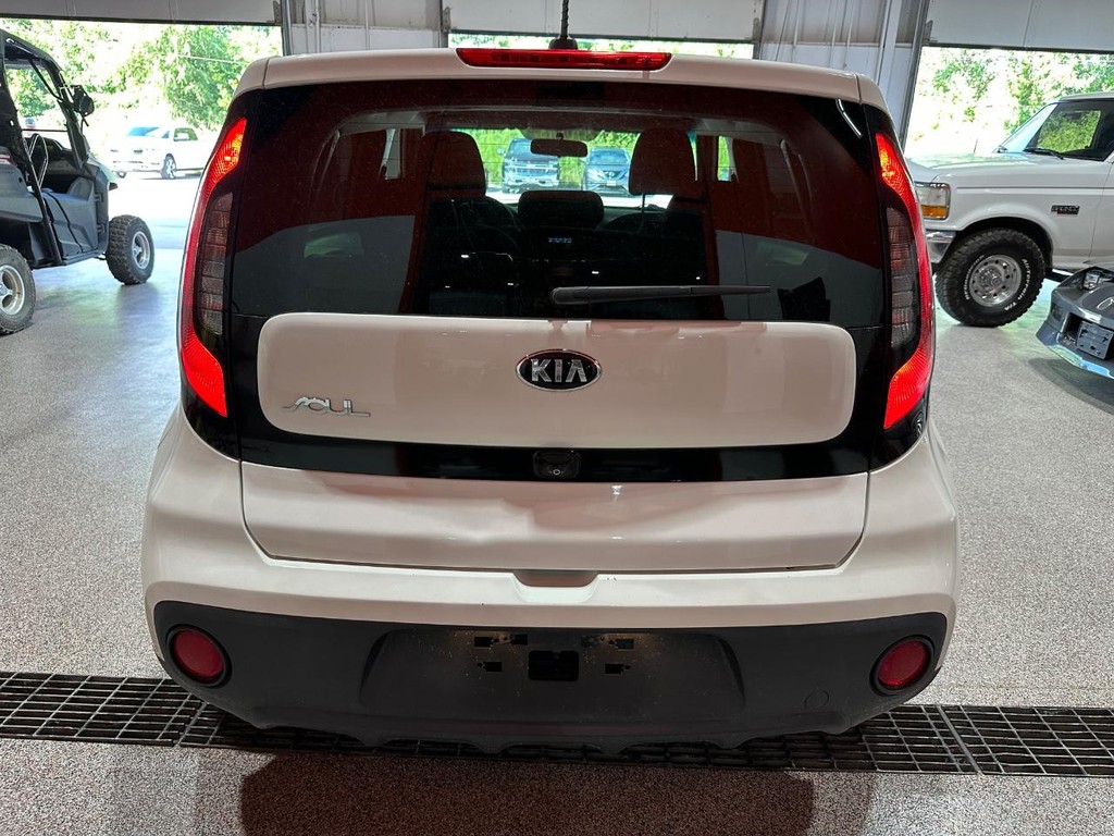 Kia Soul Vehicle Full-screen Gallery Image 4