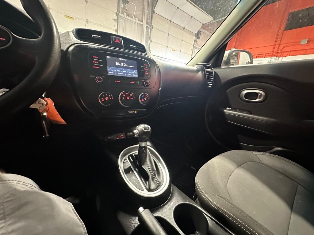 Kia Soul Vehicle Full-screen Gallery Image 20