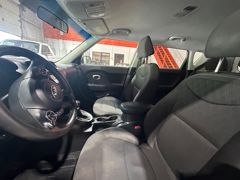Kia Soul Vehicle Full-screen Gallery Image 14