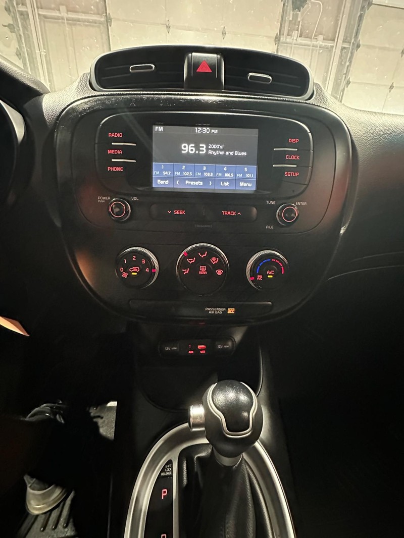 Kia Soul Vehicle Full-screen Gallery Image 15