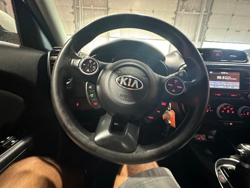 Kia Soul Vehicle Full-screen Gallery Image 18
