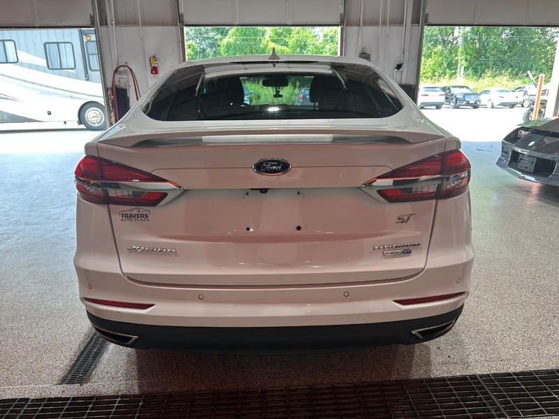 2019 Ford Fusion Titanium photo 2