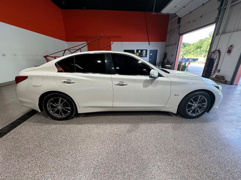 2017 Infiniti Q50 3.0t Signature Edition photo 2
