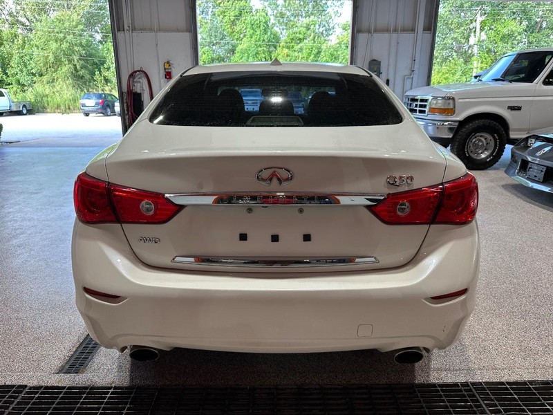 2017 Infiniti Q50 3.0t Signature Edition photo 4