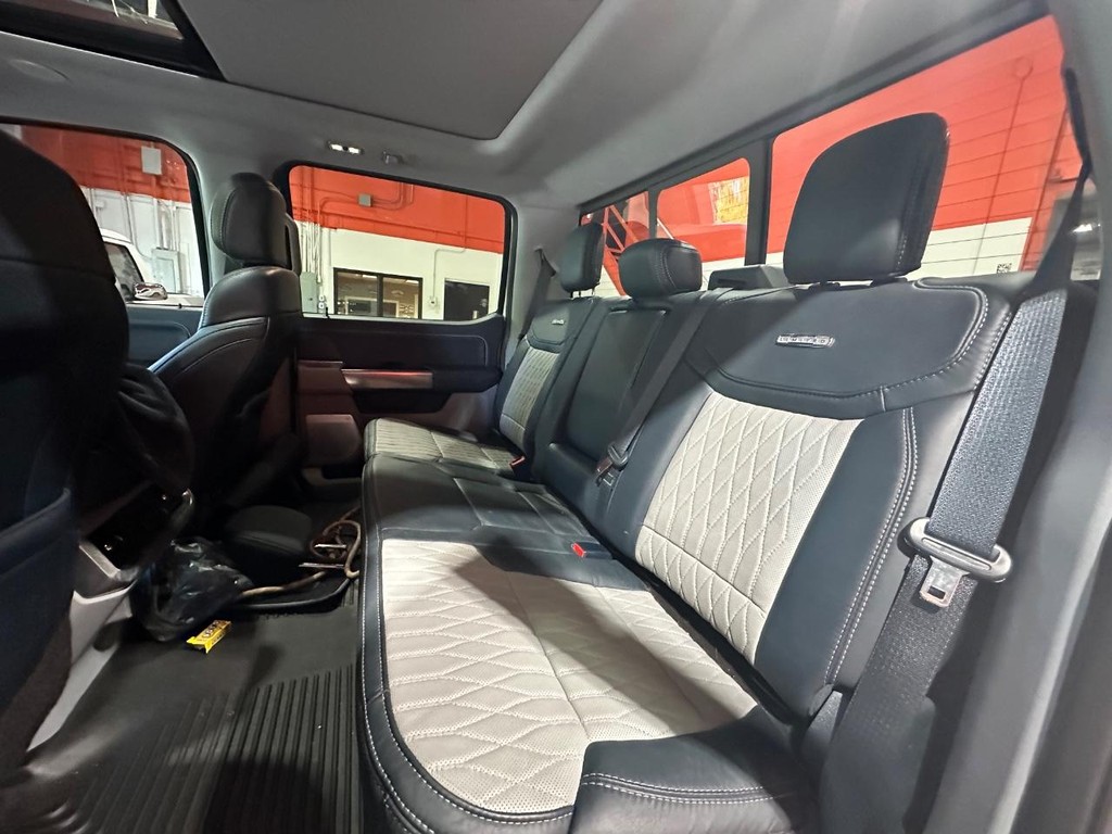 Ford F-150 Vehicle Full-screen Gallery Image 10