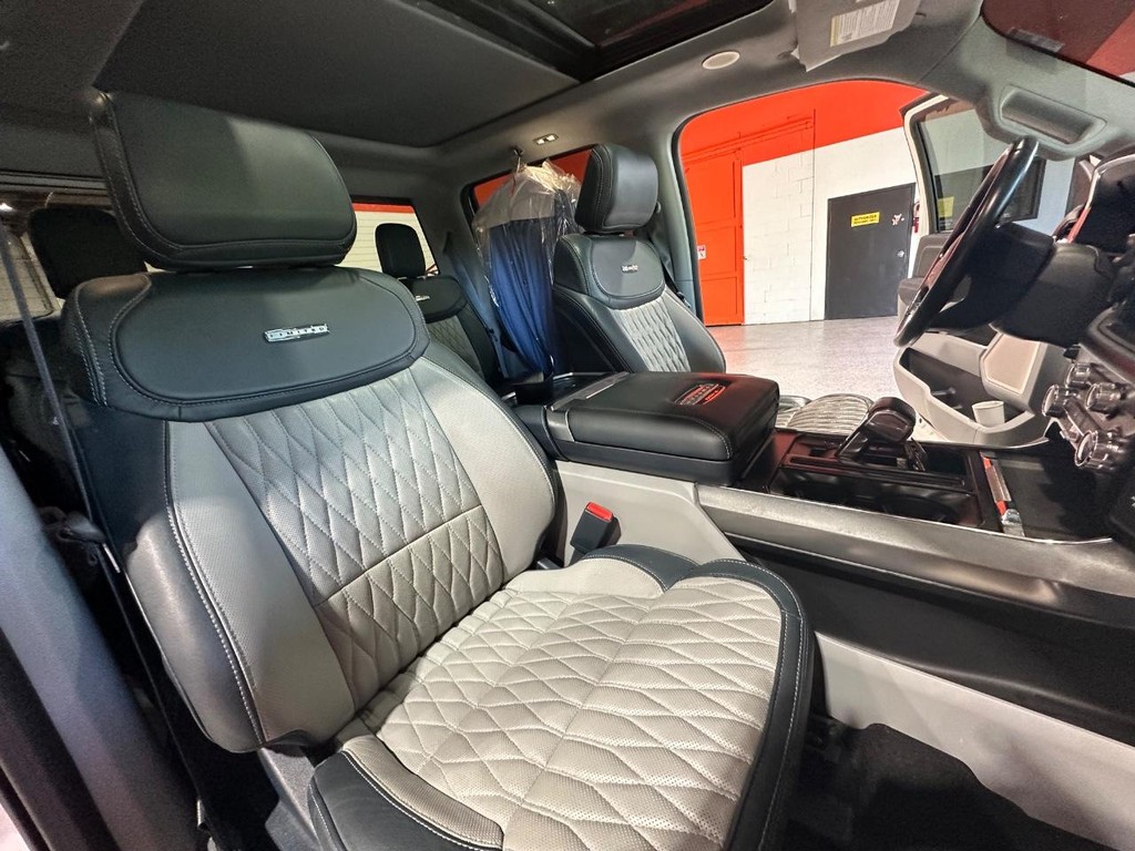 Ford F-150 Vehicle Full-screen Gallery Image 15