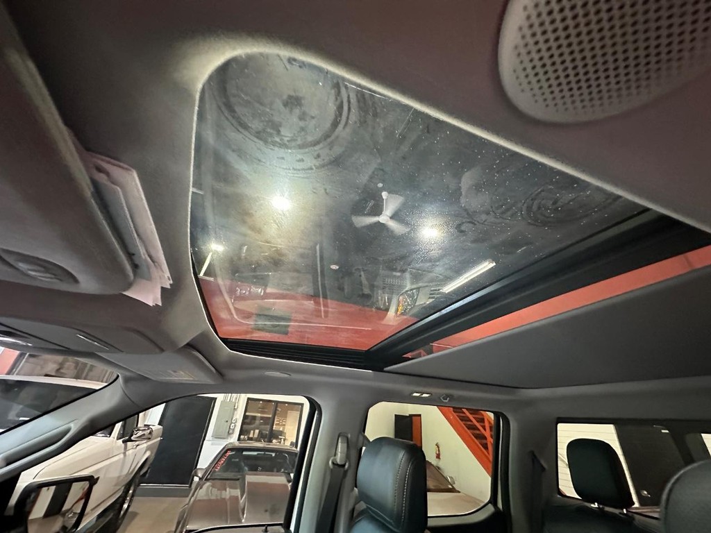Ford F-150 Vehicle Full-screen Gallery Image 16