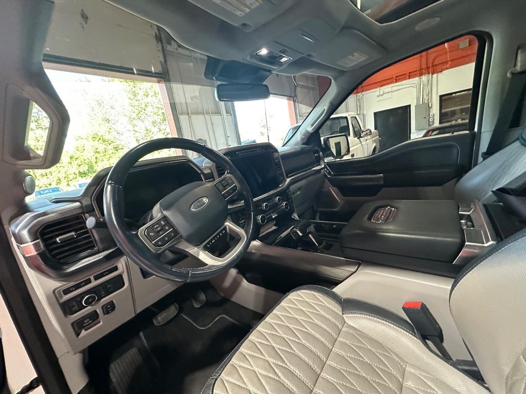 Ford F-150 Vehicle Full-screen Gallery Image 17