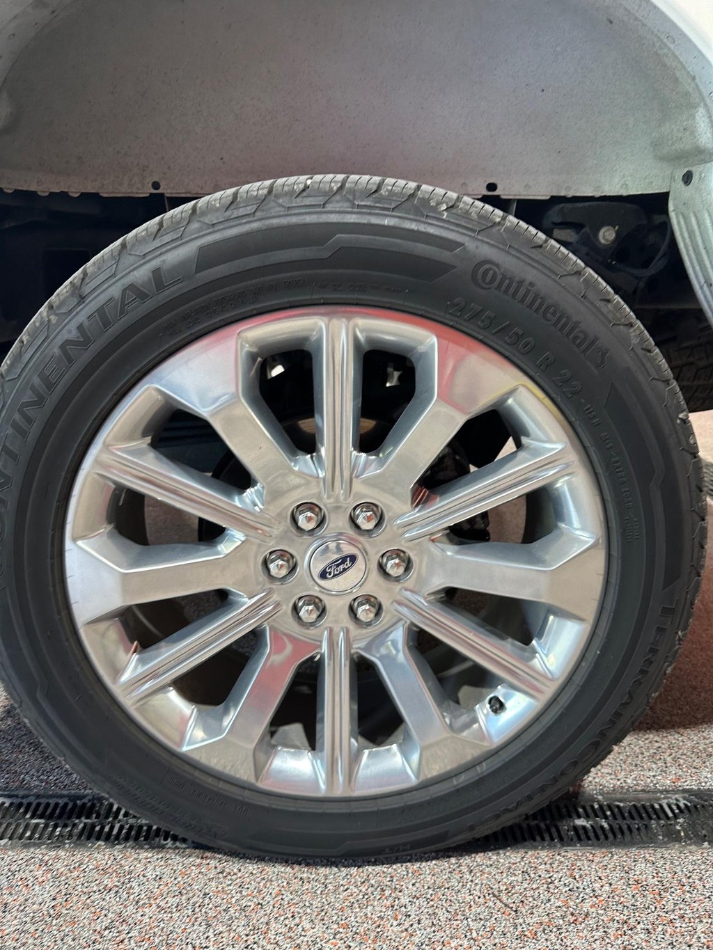 Ford F-150 Vehicle Full-screen Gallery Image 23