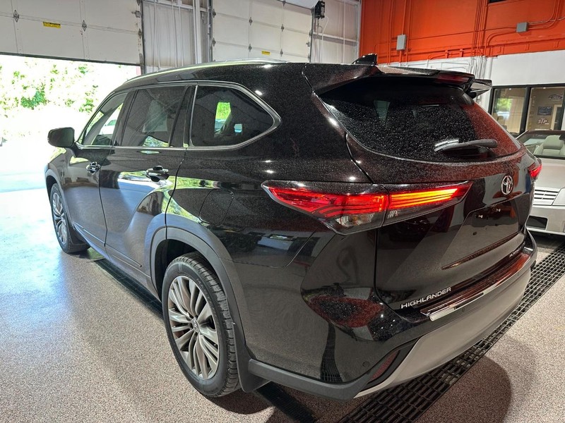 2020 Toyota Highlander Platinum photo 2