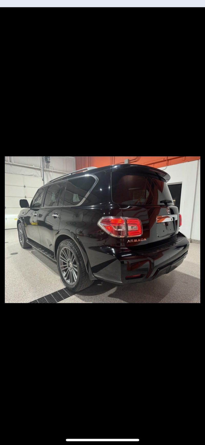 Nissan Armada Vehicle Full-screen Gallery Image 3