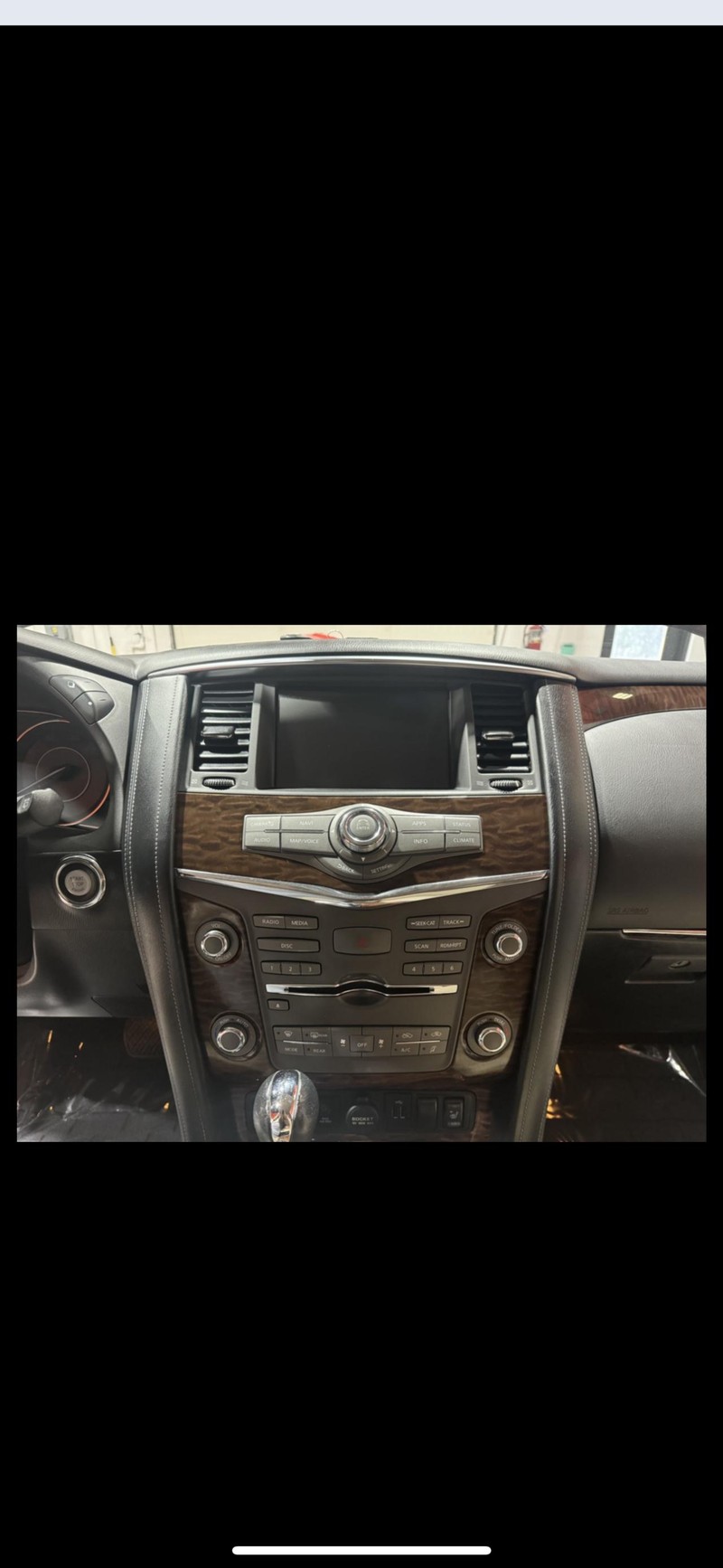 Nissan Armada Vehicle Full-screen Gallery Image 27