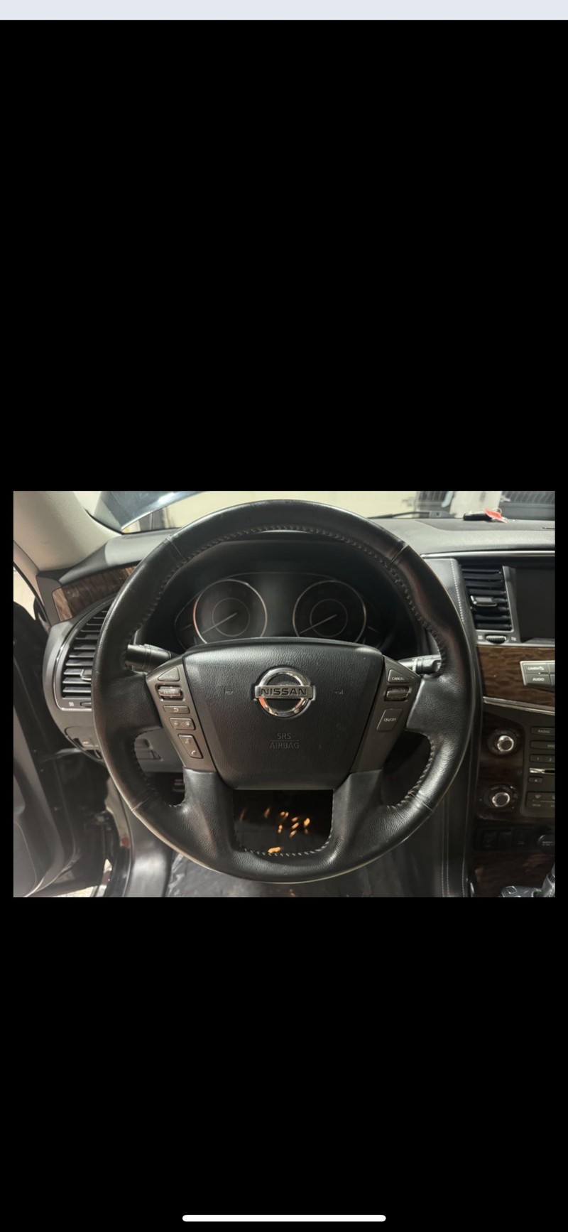 Nissan Armada Vehicle Full-screen Gallery Image 31