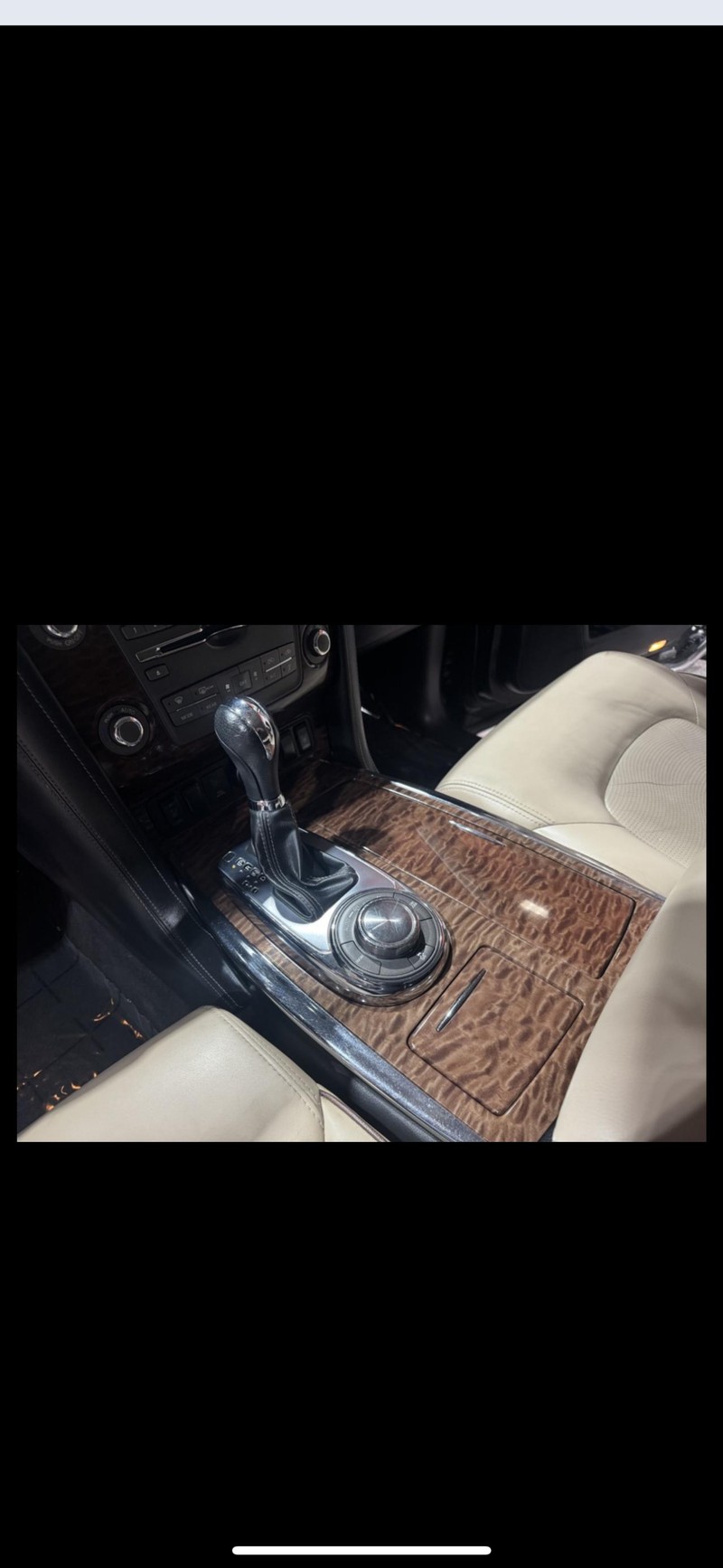 Nissan Armada Vehicle Full-screen Gallery Image 32