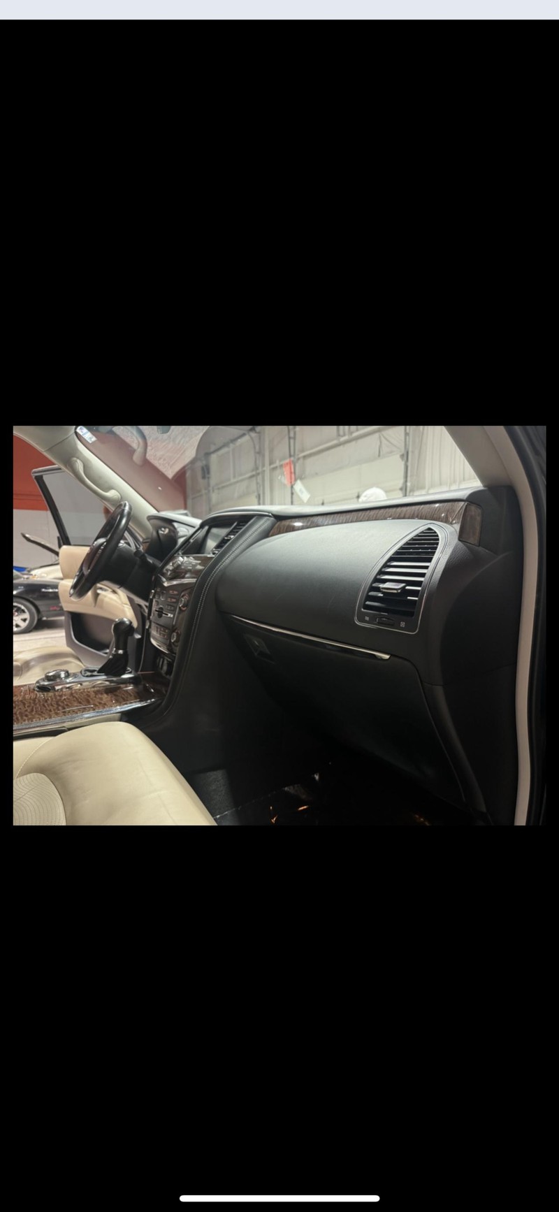 Nissan Armada Vehicle Full-screen Gallery Image 33