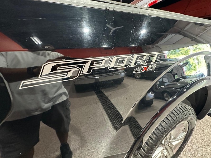 Ford F-150 Vehicle Full-screen Gallery Image 22