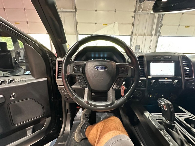 Ford F-150 Vehicle Full-screen Gallery Image 23