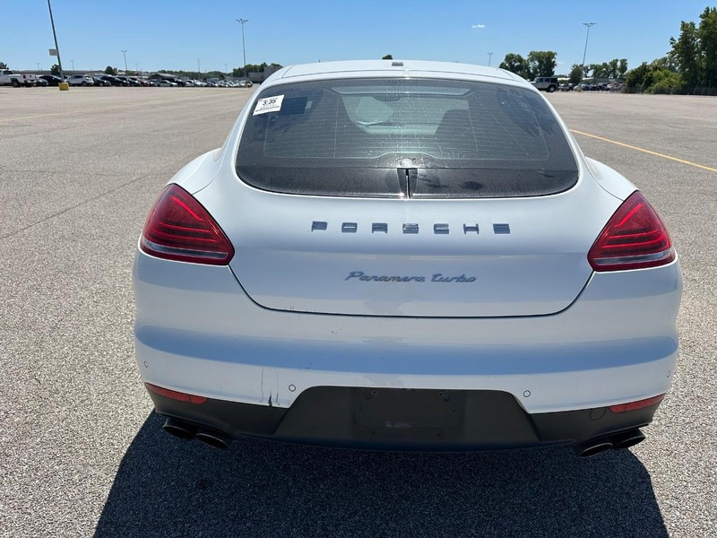 2015 Porsche Panamera Turbo photo 2