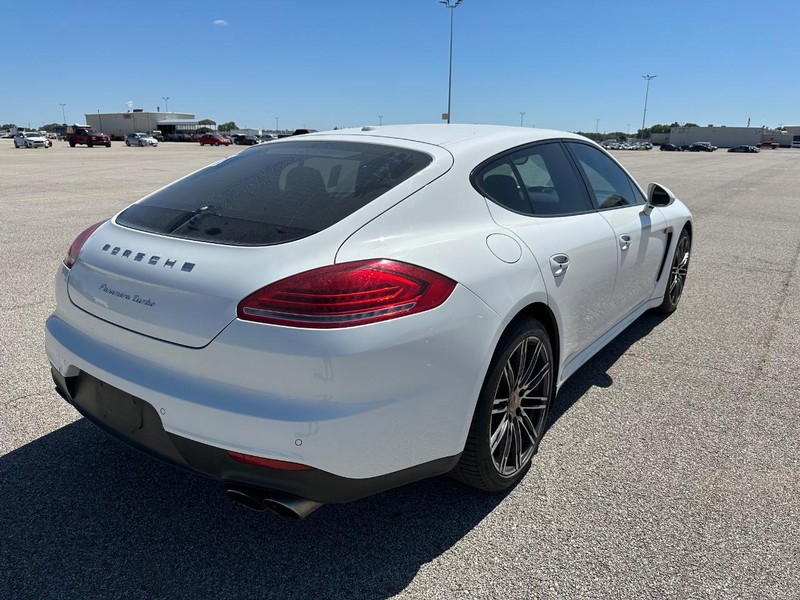 2015 Porsche Panamera Turbo photo 3