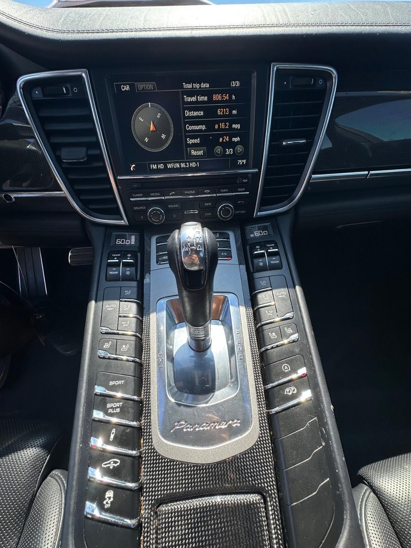 2015 Porsche Panamera Turbo photo 11